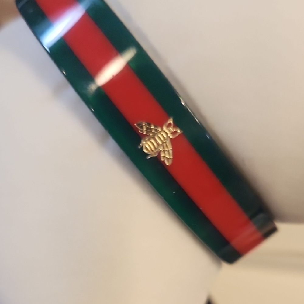 Gucci Women's Vibrant Green and Red Watch - Picture 5 of 6